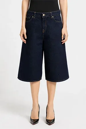 7 For All Mankind: женские модели 2026–2027 — прямые, расклешённые и мягкие силуэты: Женская деним-коллекция 7 For All Mankind, реальный каталожный ракурс 7