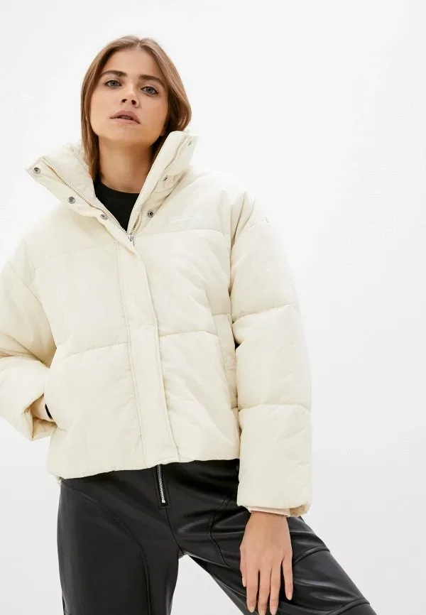 Женская одежда Calvin Klein: тренды 2026–2027 без лишнего шума: Утеплённая куртка Calvin Klein Jeans, реальный каталожный ракурс 1