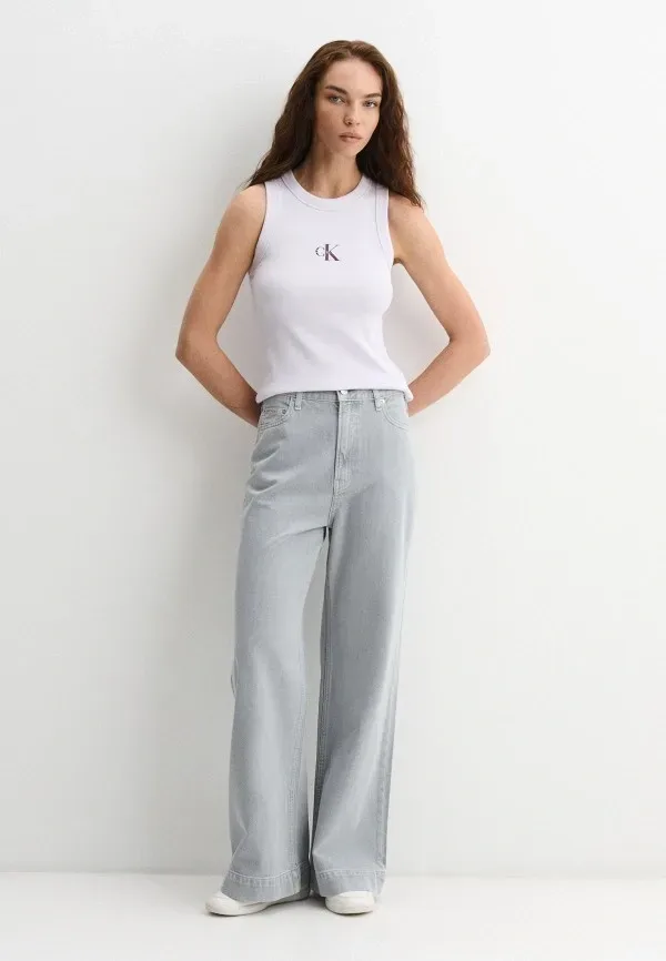 Женская одежда Calvin Klein: тренды 2026–2027 без лишнего шума: Джинсы Calvin Klein Jeans Wide Leg, реальный каталожный ракурс 2
