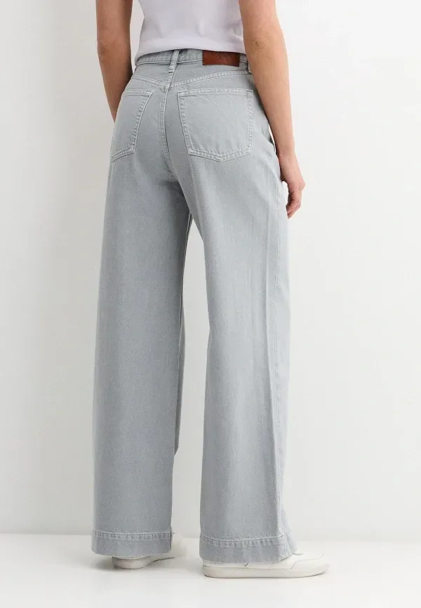 Женская одежда Calvin Klein: тренды 2026–2027 без лишнего шума: Джинсы Calvin Klein Jeans Wide Leg, реальный каталожный ракурс 3