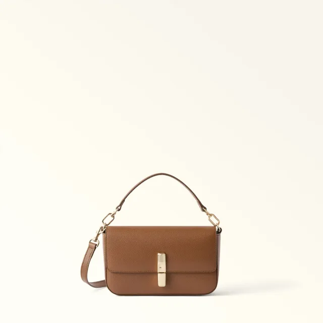 Furla Iride: как носить компактную сумку в городских образах 2026: Furla Iride: коричневые женские сумки, реальный каталожный ракурс 3