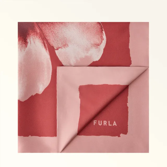 Женская Furla Nuvola: как выбрать мягкую сумку хобо для городского гардероба: Furla Nuvola Shoulder Bag и Crossbody, реальный каталожный ракурс 4