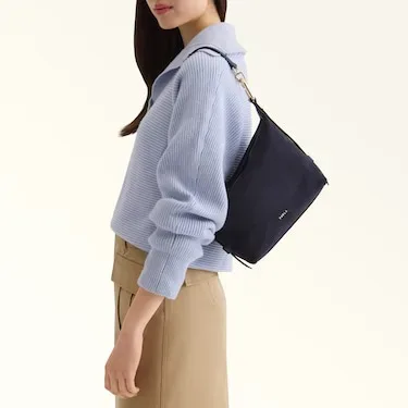 Furla Tonie: как носить мягкую сумку-хобо в городском гардеробе