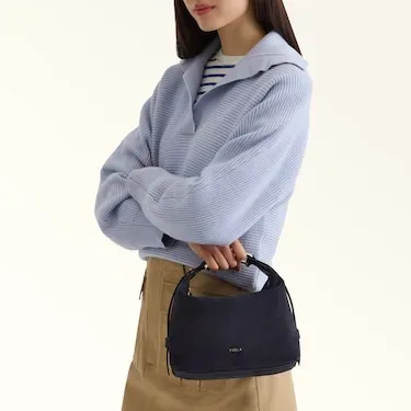 Furla Tonie: как носить мягкую сумку-хобо в городском гардеробе: Furla Tonie: замшевая сумка Mediterraneo, реальный каталожный ракурс 4