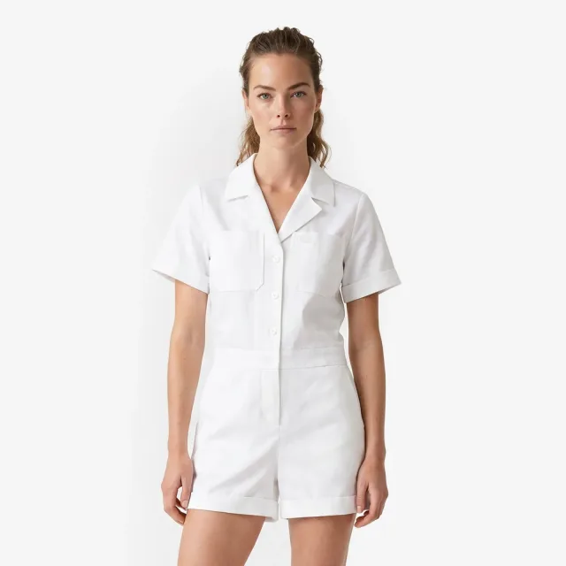 Lacoste: тренды 2027 для городского гардероба — 5 спокойных ориентиров: Платье-поло Made in France, реальный каталожный ракурс 2