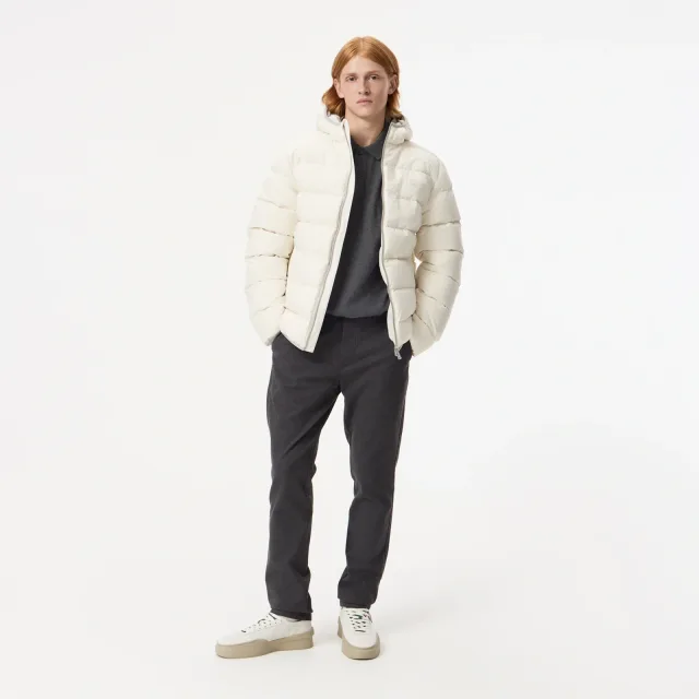 Мужская Lacoste: как собрать городской гардероб не только из поло: Lacoste: мужская молочная куртка, реальный каталожный ракурс 7