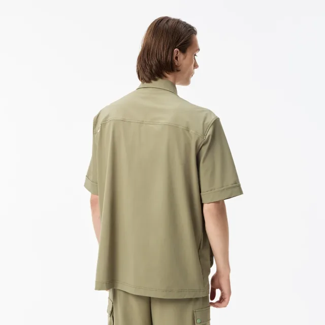 Мужские рубашки Lacoste: как выбрать посадку для города, работы и выходного дня: Мужская рубашка Lacoste с коротким рукавом и тремя карманами, реальный каталожный ракурс 4