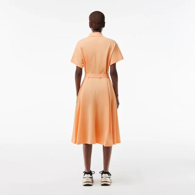 Платье-поло Lacoste: как выбрать силуэт для тёплого городского дня: Lacoste: женское платье-пике с поясом, реальный каталожный ракурс 3
