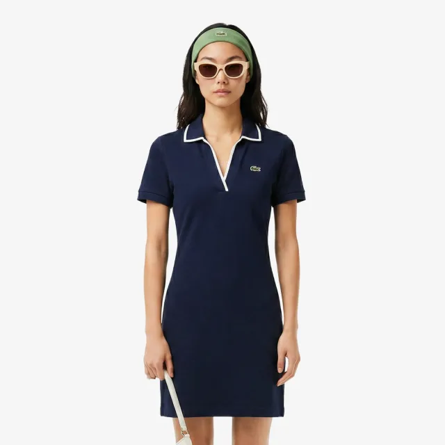 Платья и юбки Lacoste: как носить пике и складки в городе в 2027: Lacoste: синее женское платье, реальный каталожный ракурс 2