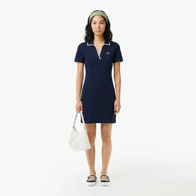 Платья и юбки Lacoste: как носить пике и складки в городе в 2027: Lacoste: синее женское платье, реальный каталожный ракурс 5