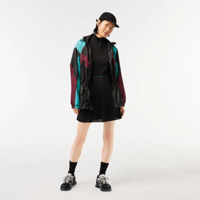 Платья и юбки Lacoste: как носить пике и складки в городе в 2027: Lacoste: плиссированная юбка, реальный каталожный ракурс 2