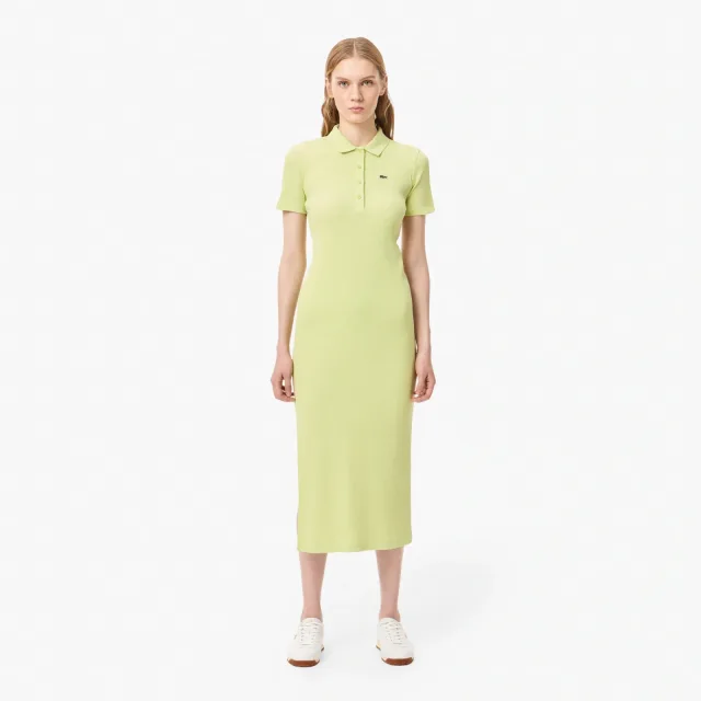 Платья и юбки Lacoste: как носить пике и складки в городе в 2027: Lacoste: зелёное платье из эластичного хлопка, реальный каталожный ракурс 1