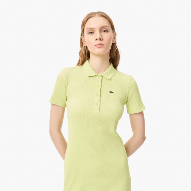 Платья и юбки Lacoste: как носить пике и складки в городе в 2027: Lacoste: зелёное платье из эластичного хлопка, реальный каталожный ракурс 5