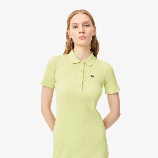 Платья и юбки Lacoste: как носить пике и складки в городе в 2027: Lacoste: зелёное платье из эластичного хлопка, реальный каталожный ракурс 6