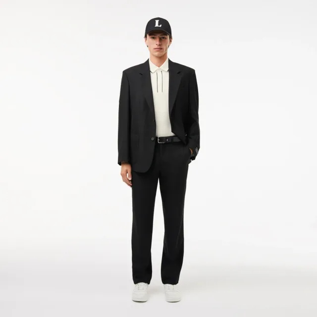 Поло Lacoste в 2027 году: как носить символ бренда вне корта: Оксфордская рубашка в полоску, реальный каталожный ракурс 8