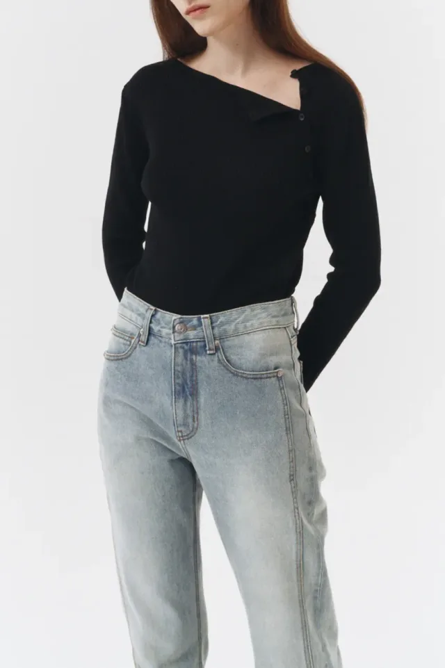 Smart casual на каждый день: три уровня образа без лишних вещей: Прямые светлые джинсы Dunst, реальный каталожный ракурс 2