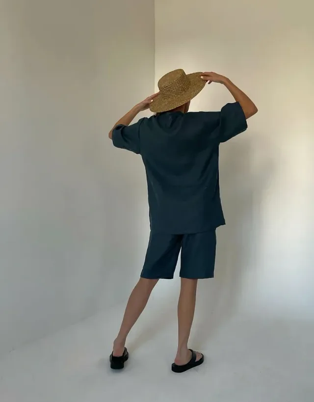 Свободный силуэт Country Textile: как работать с объёмом и пропорциями: Сет Унисекс с шортами, реальный каталожный ракурс 3