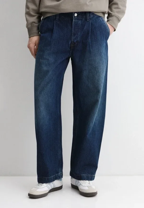 Женские джинсы Calvin Klein barrel: как носить объёмный силуэт в городе: Джинсы Calvin Klein Jeans BARREL, индиго, реальный каталожный ракурс 1