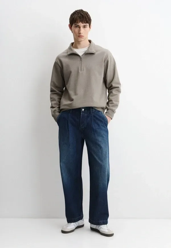 Женские джинсы Calvin Klein barrel: как носить объёмный силуэт в городе: Джинсы Calvin Klein Jeans BARREL, индиго, реальный каталожный ракурс 2
