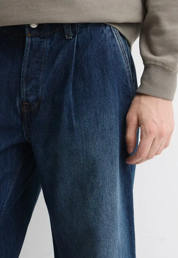 Женские джинсы Calvin Klein barrel: как носить объёмный силуэт в городе: Джинсы Calvin Klein Jeans BARREL, индиго, реальный каталожный ракурс 4